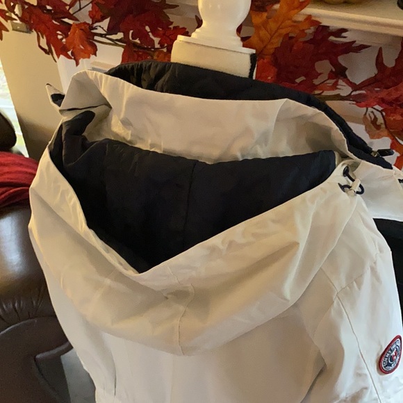 Gorgeous like new 2 piece Tommy Hilfiger Jacket Set - Picture 5 of 13